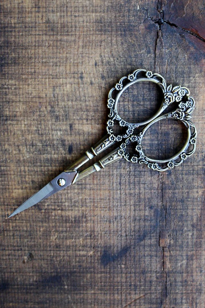 Victorian Scrollwork Scissors - Antique Gold